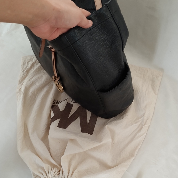 Michael Kors Black Tote bag with Tan straps - Picture 12 of 17